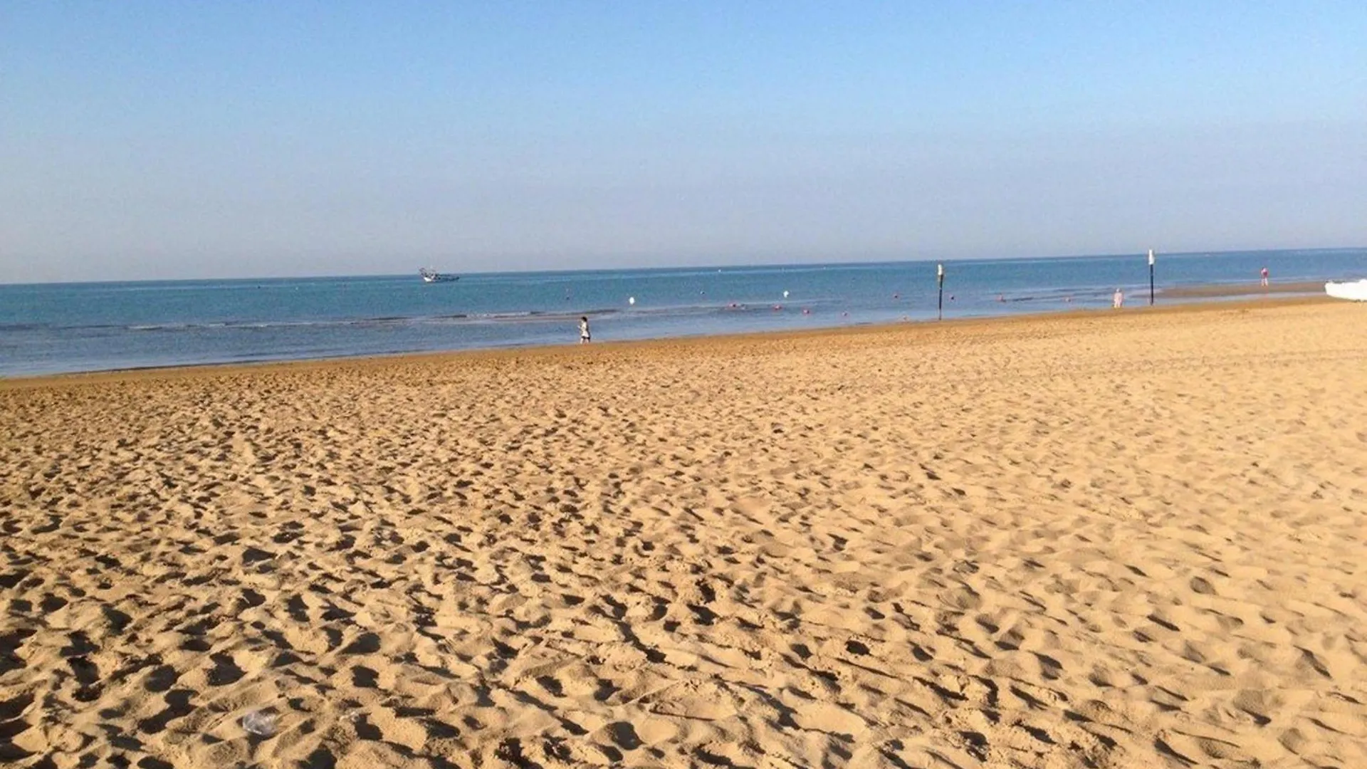 Wonderful Holiday House With Terrace Duna Verde